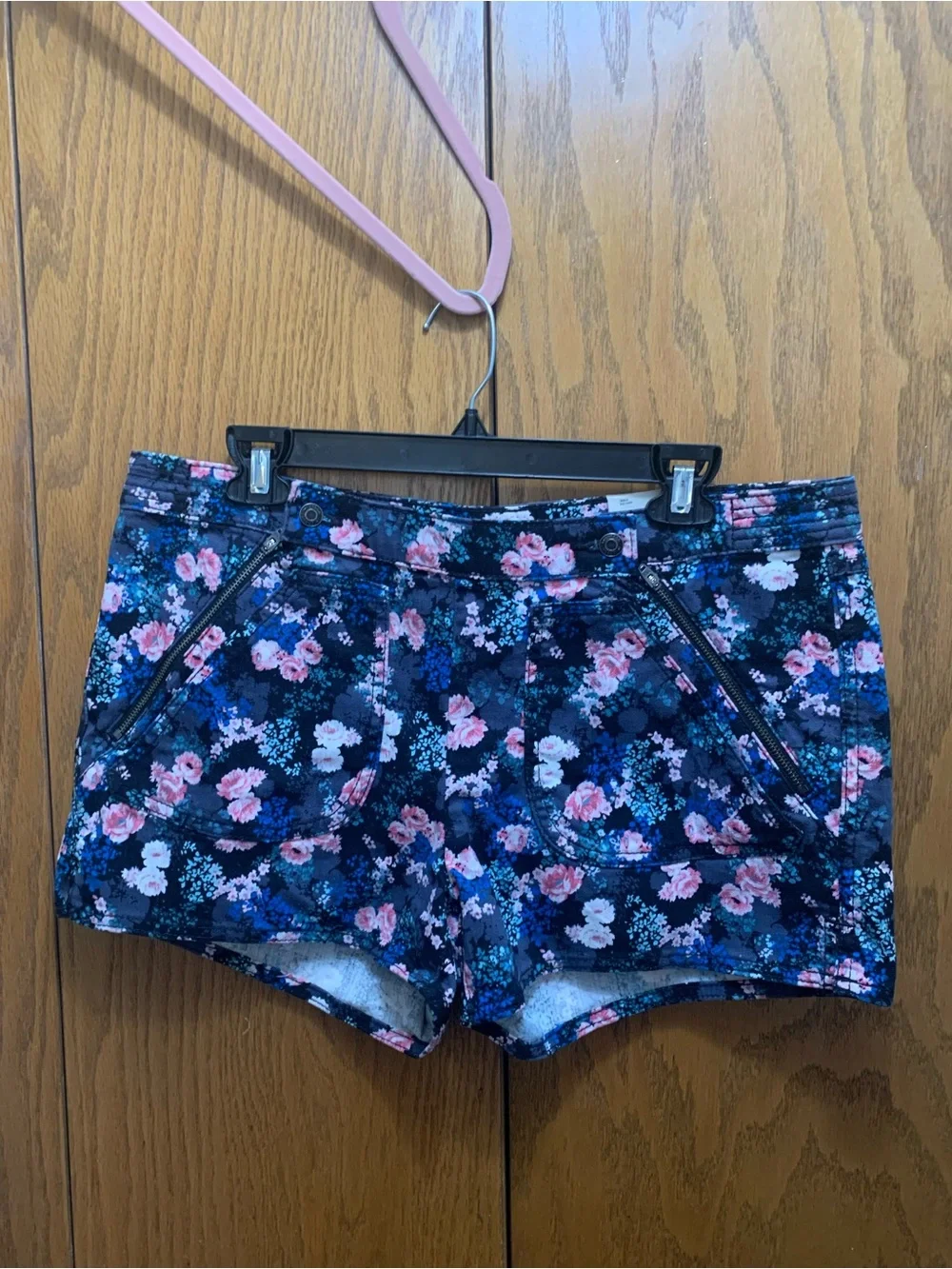 NWT I Heart Ronson Womens Floral Print Zipper Pockets Short Shorts Women’s 12